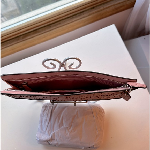 New Coach Taylor Eyelet Leather Zip Clutch - Picture 8 of 16